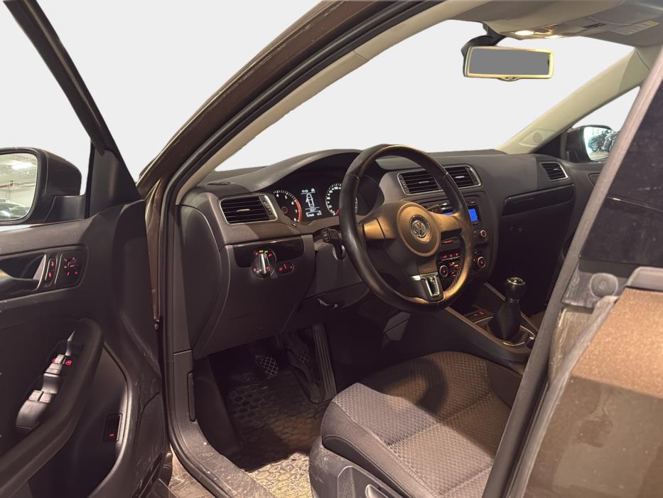 VOLKSWAGEN Jetta 2011