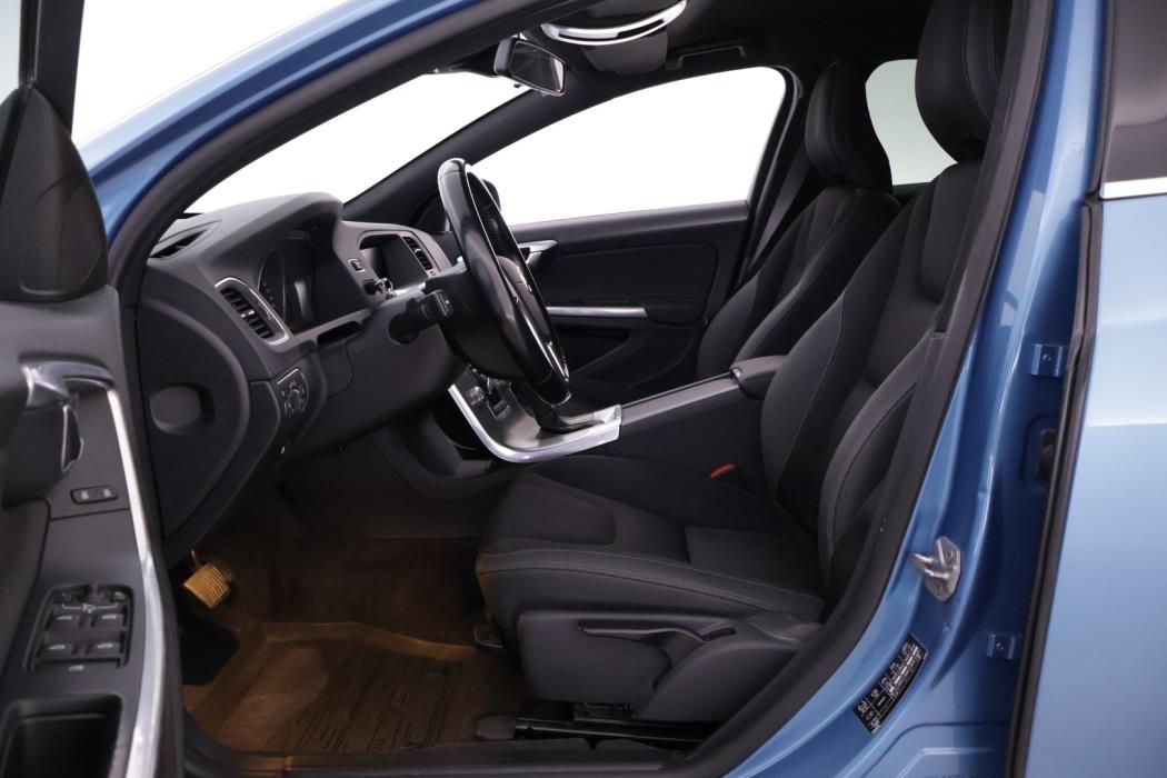 VOLVO V60 2015