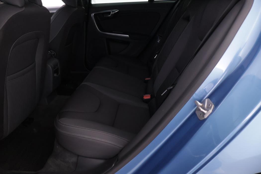 VOLVO V60 2015
