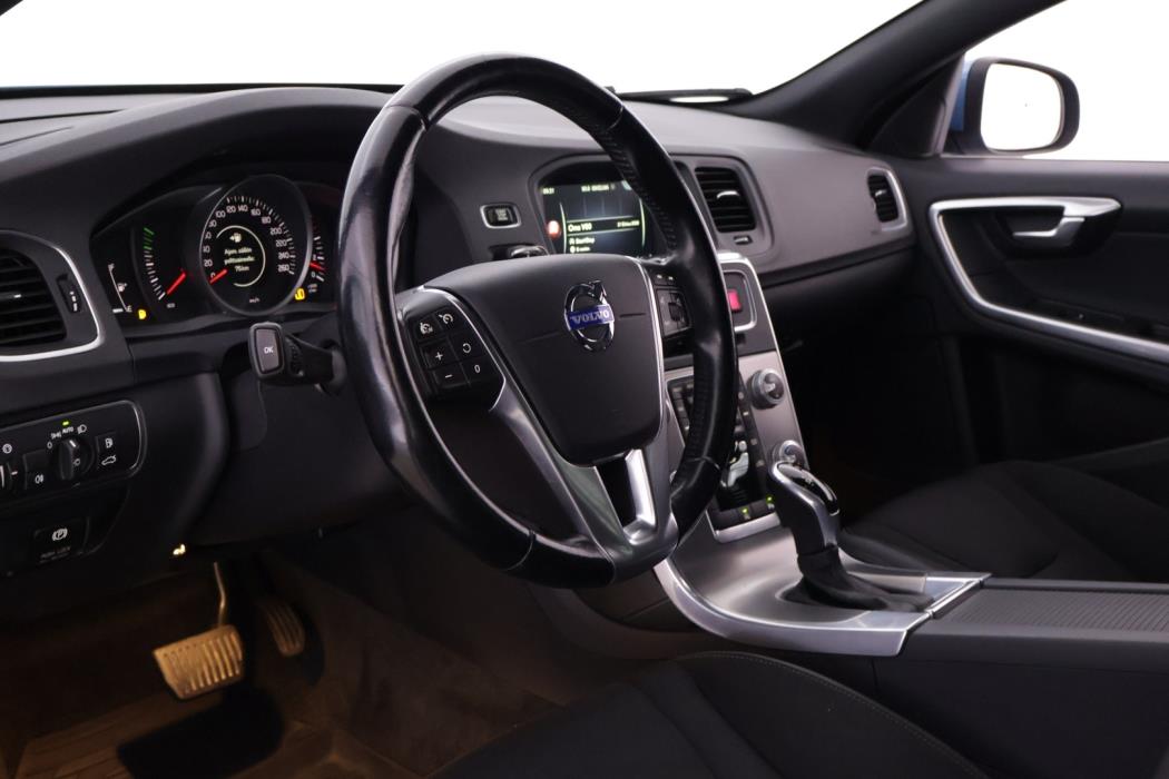 VOLVO V60 2015