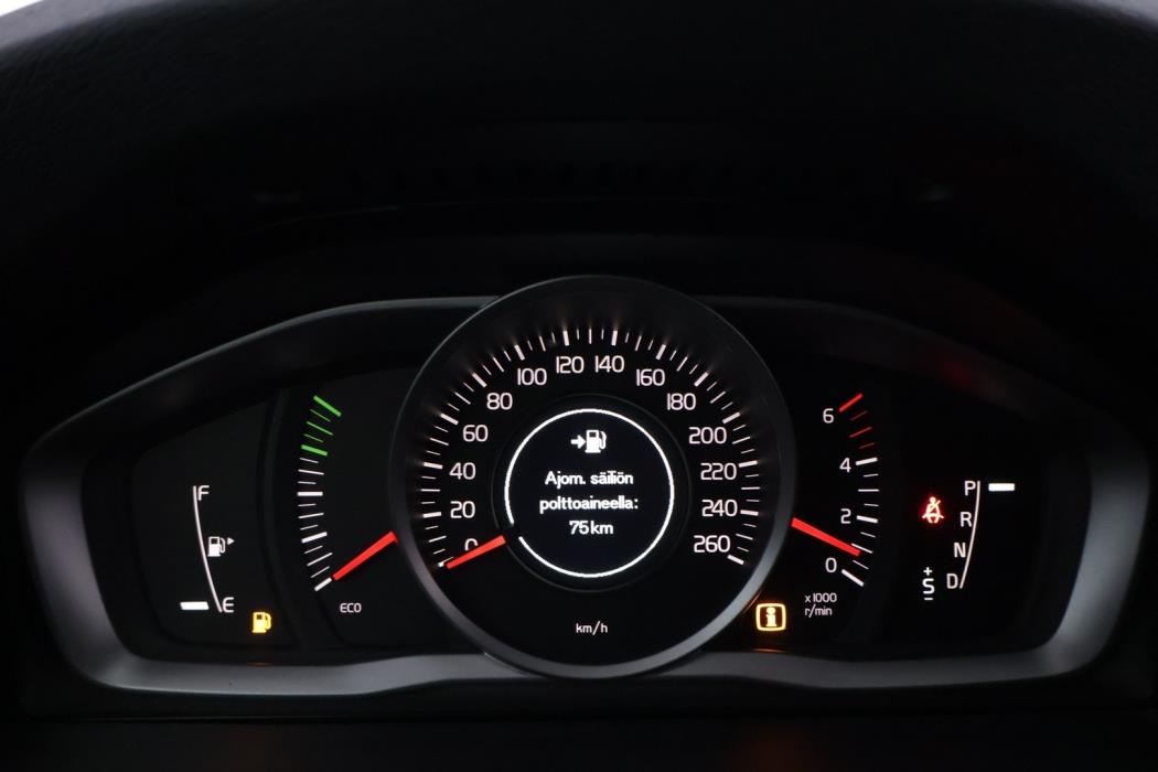 VOLVO V60 2015