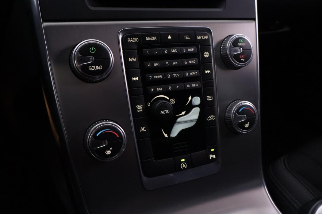 VOLVO V60 2015