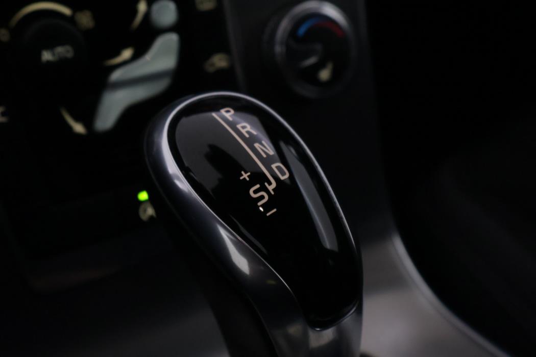 VOLVO V60 2015