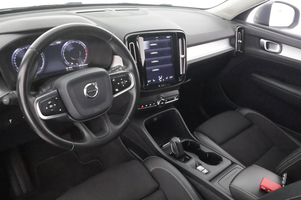 VOLVO XC40 2020