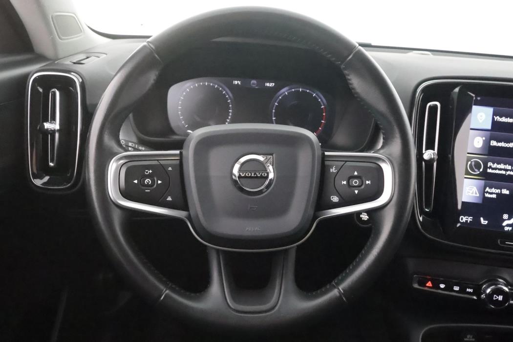 VOLVO XC40 2020