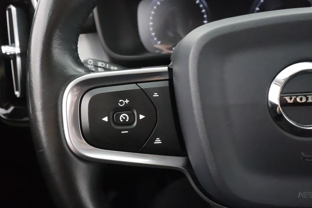 VOLVO XC40 2020