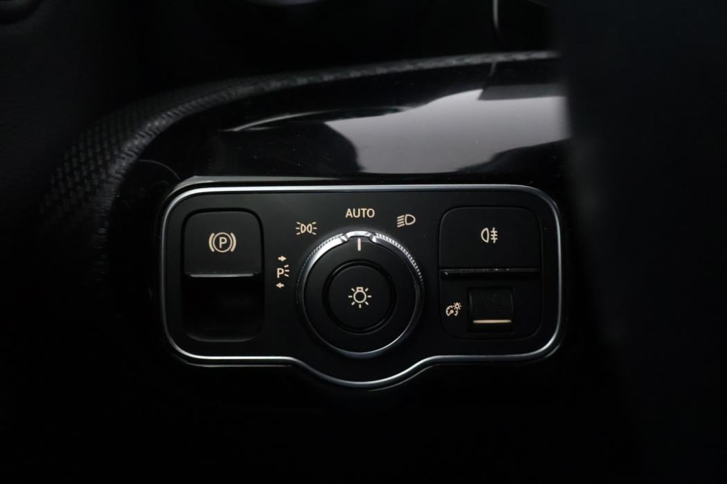 MERCEDES-BENZ A 2019