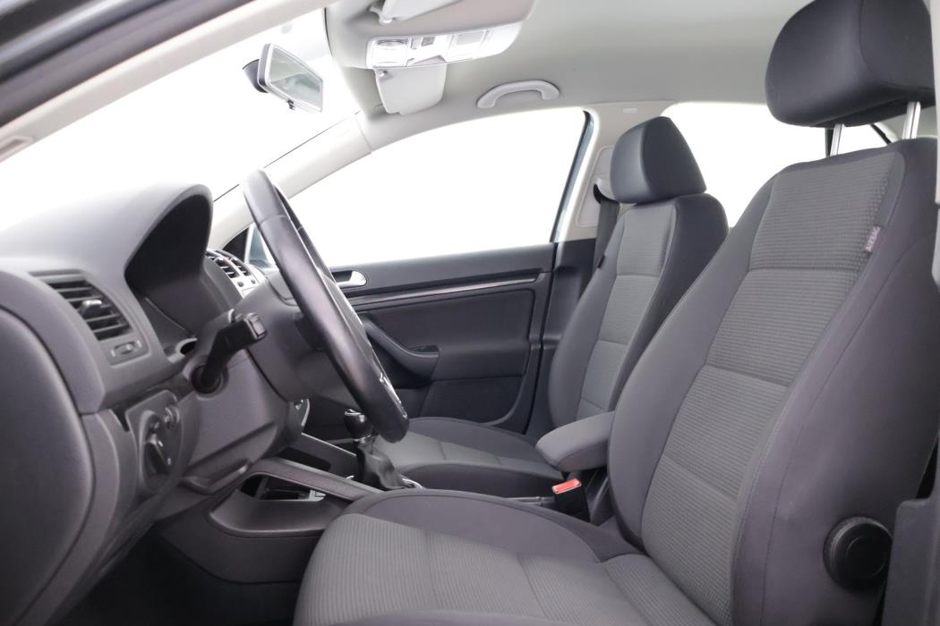 VOLKSWAGEN Jetta 2010
