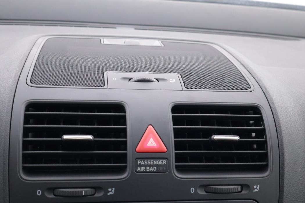 VOLKSWAGEN Jetta 2010