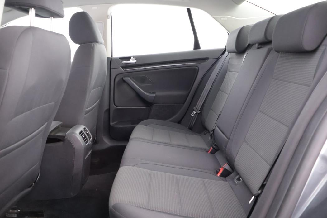 VOLKSWAGEN Jetta 2010