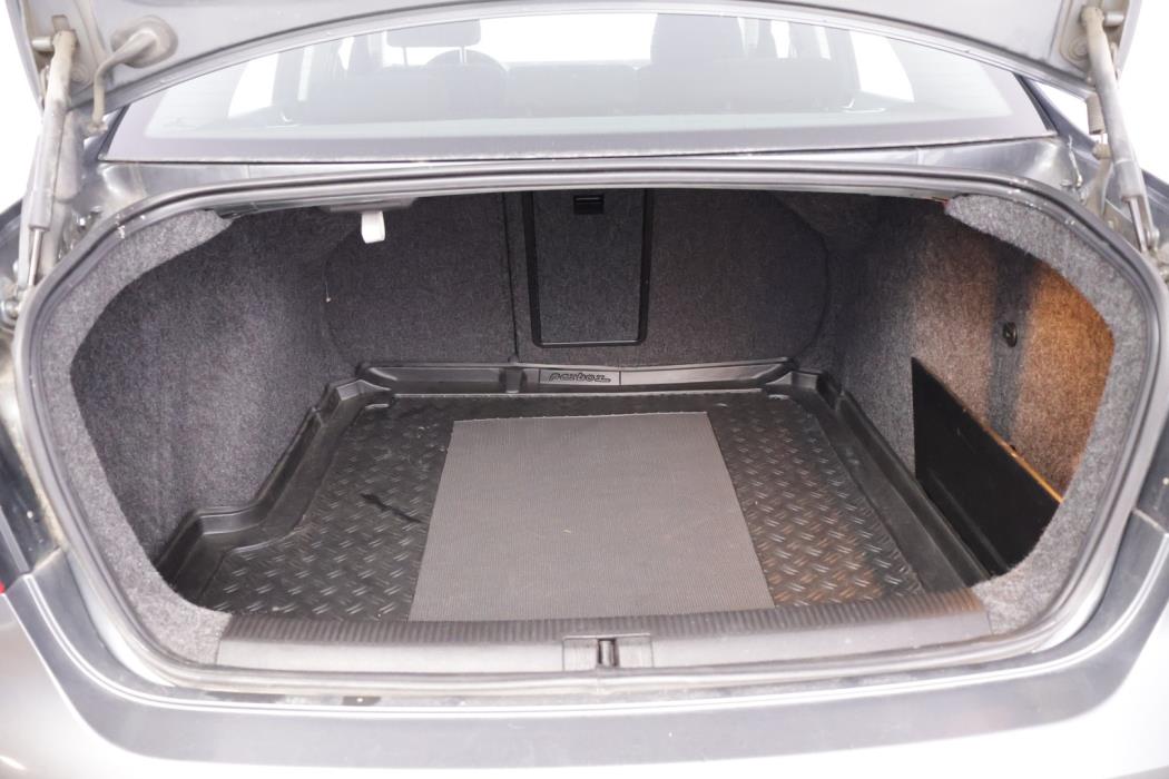 VOLKSWAGEN Jetta 2010