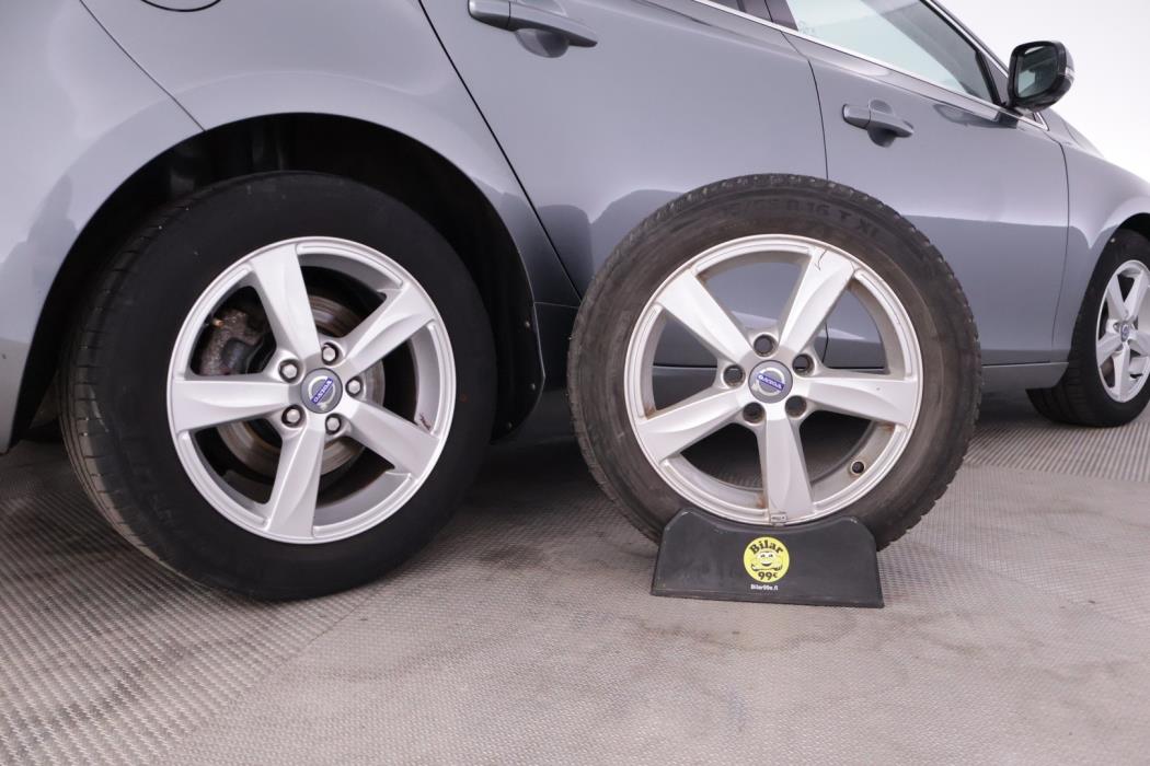 VOLVO V40 2015