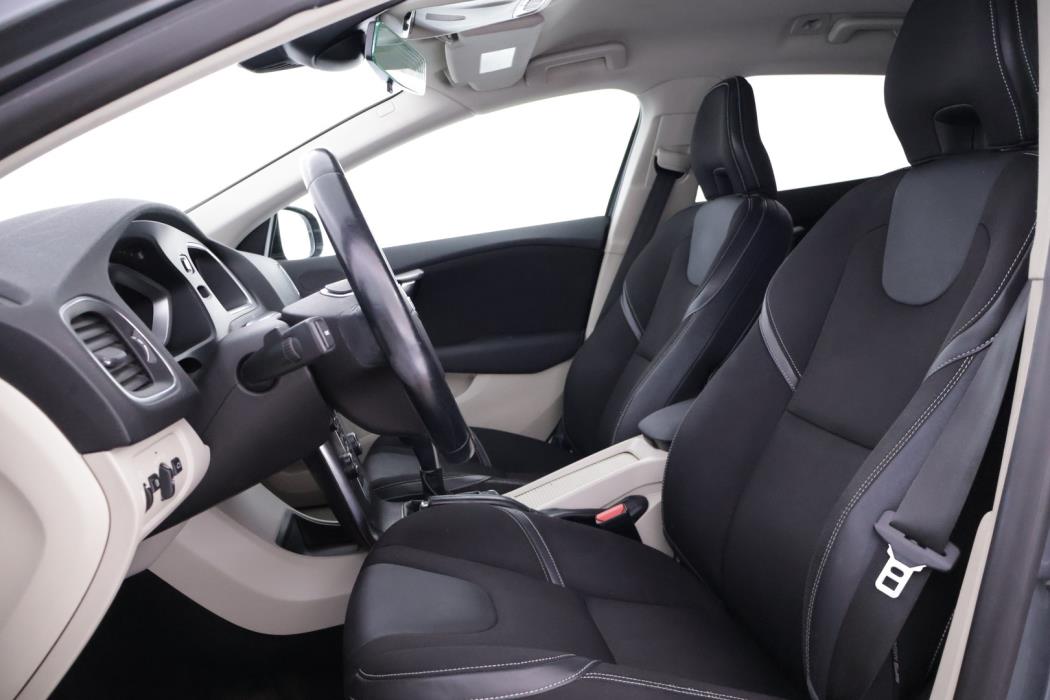 VOLVO V40 2015