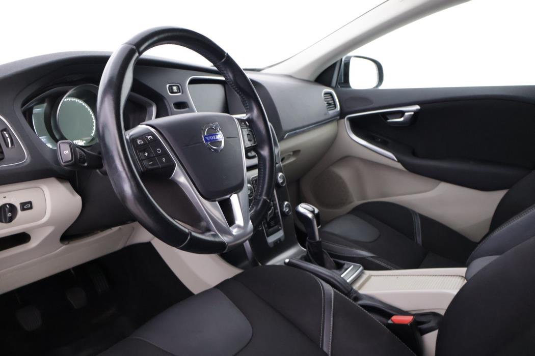 VOLVO V40 2015