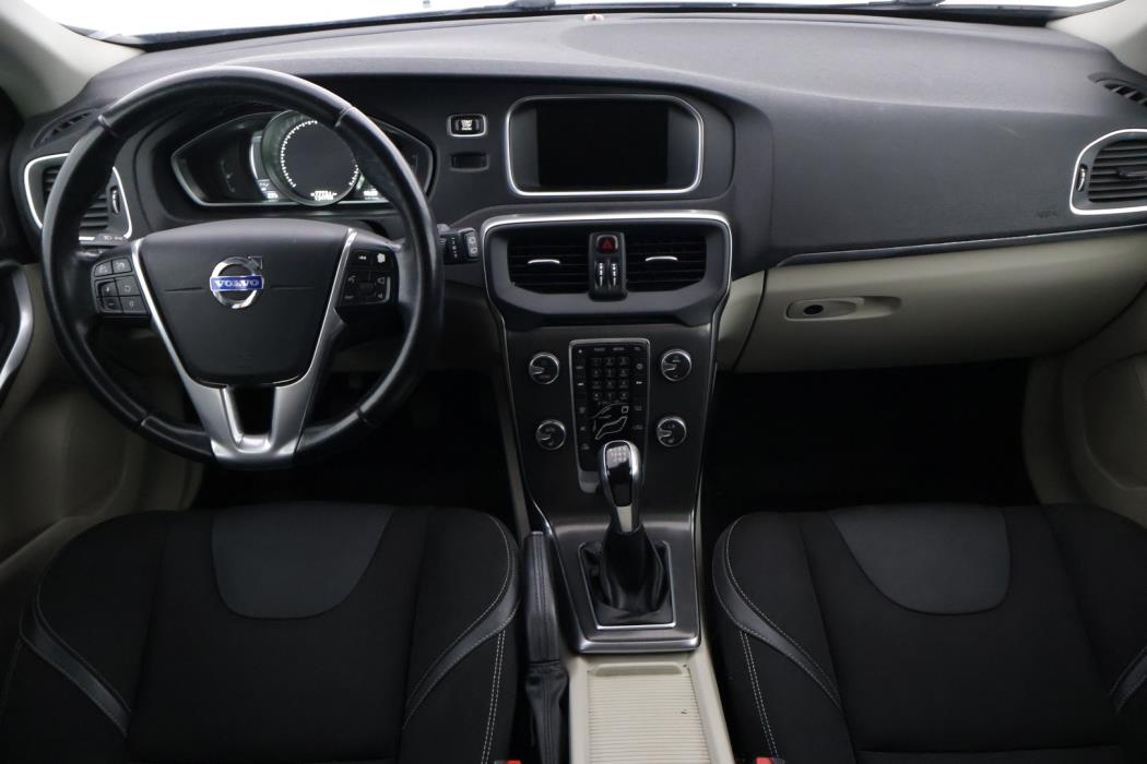 VOLVO V40 2015