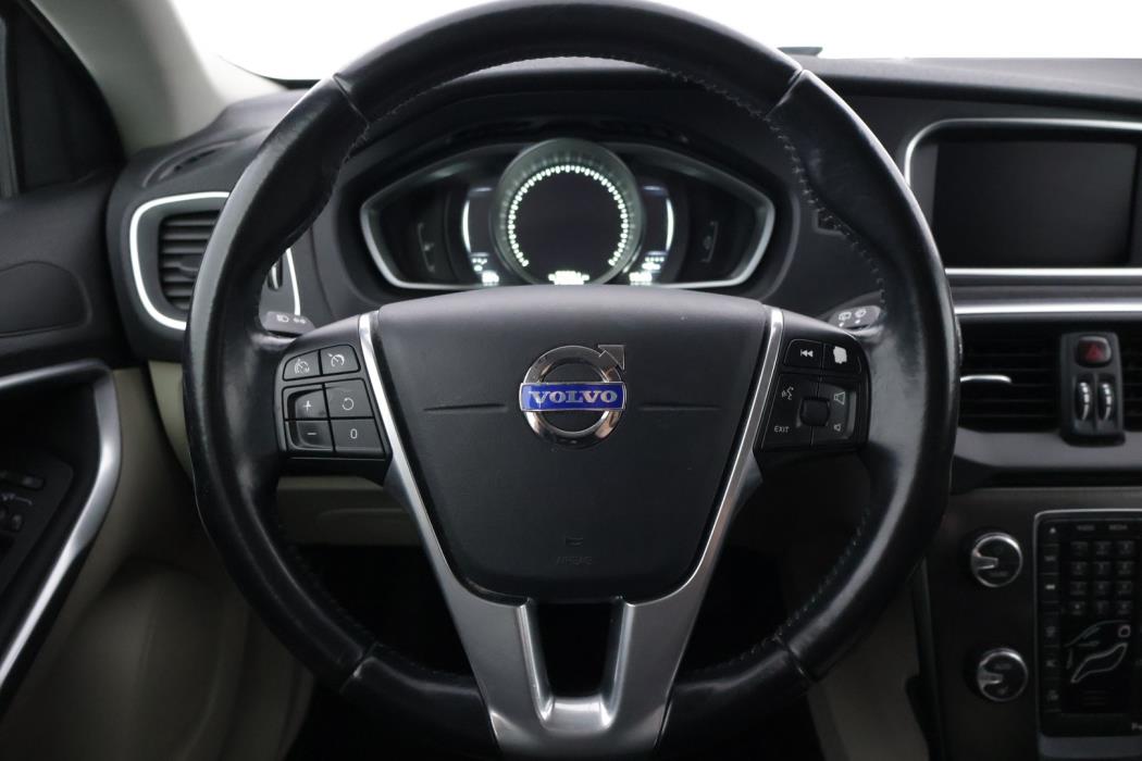VOLVO V40 2015