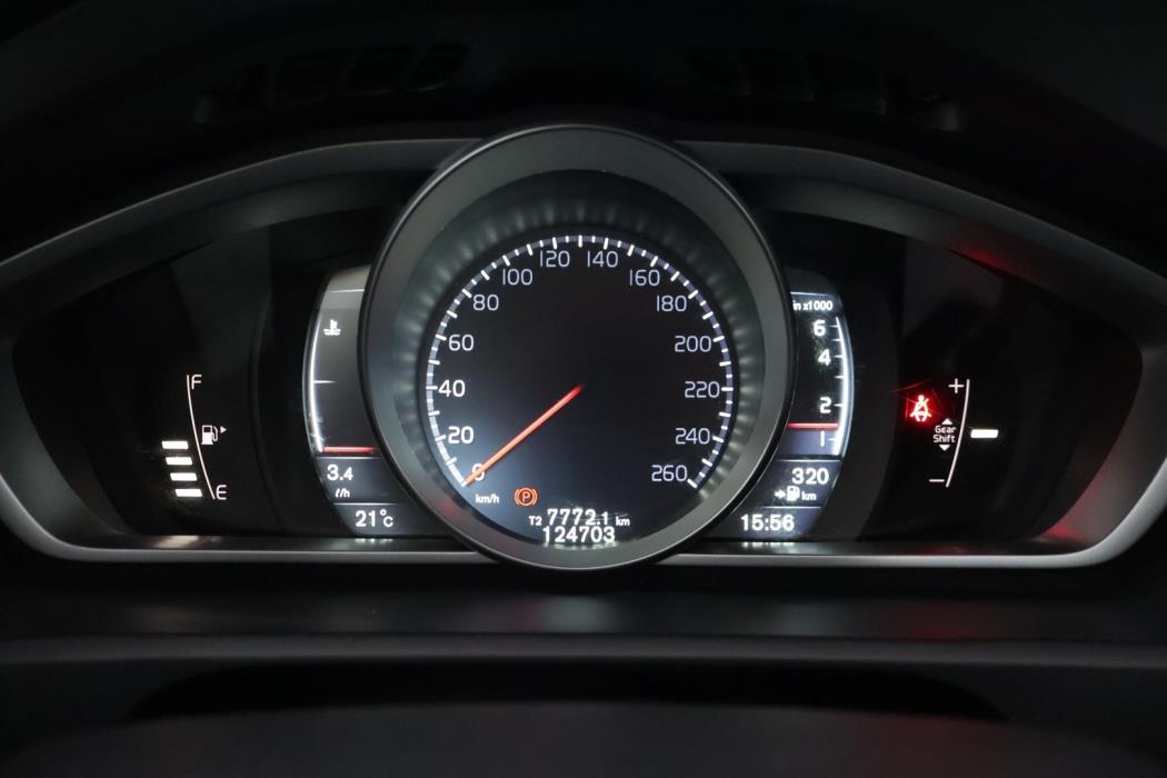 VOLVO V40 2015