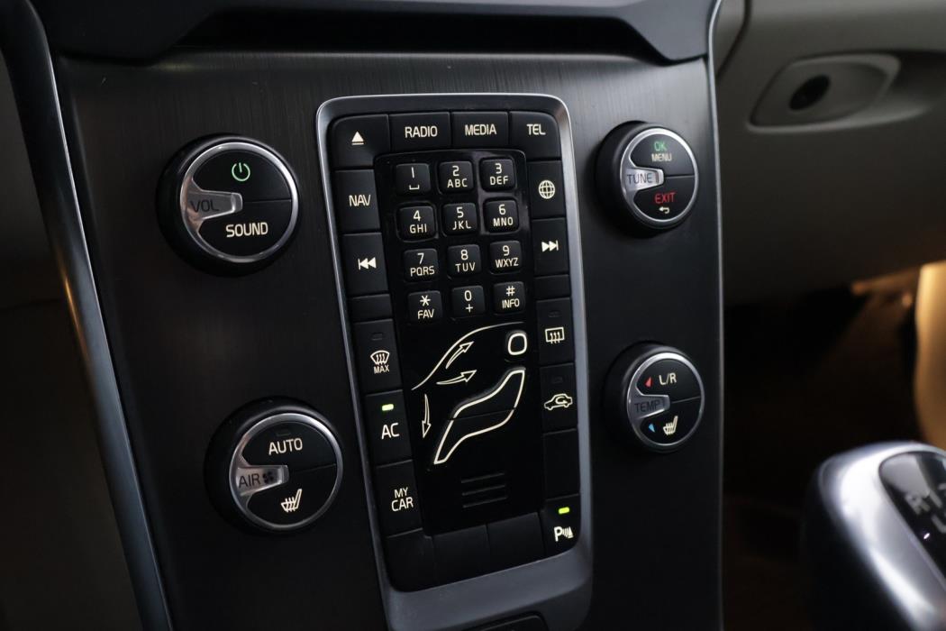 VOLVO V40 2015