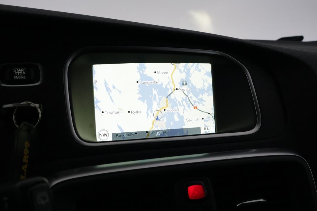 VOLVO V40 2015