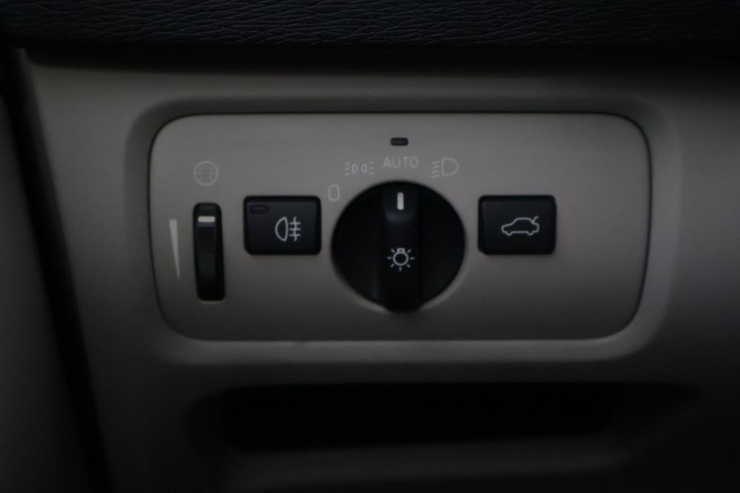 VOLVO V40 2015
