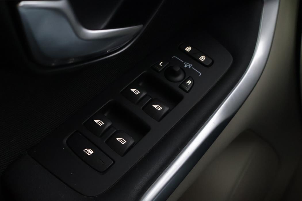 VOLVO V40 2015