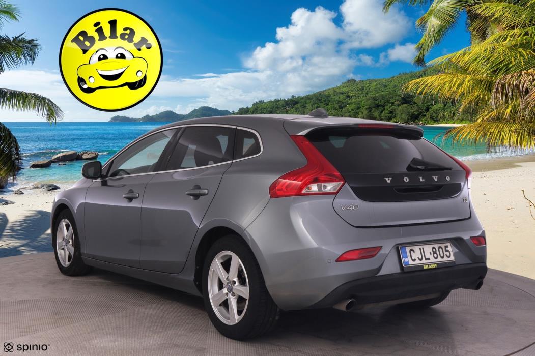 VOLVO V40 2015