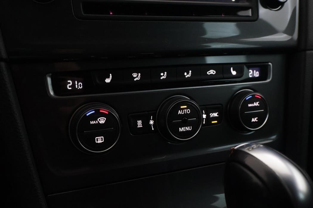 VOLKSWAGEN Golf 2016
