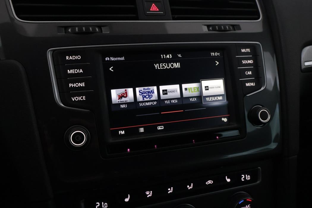 VOLKSWAGEN Golf 2016