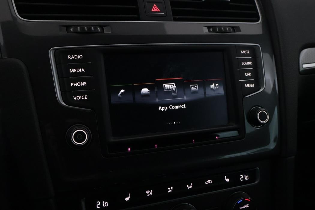 VOLKSWAGEN Golf 2016