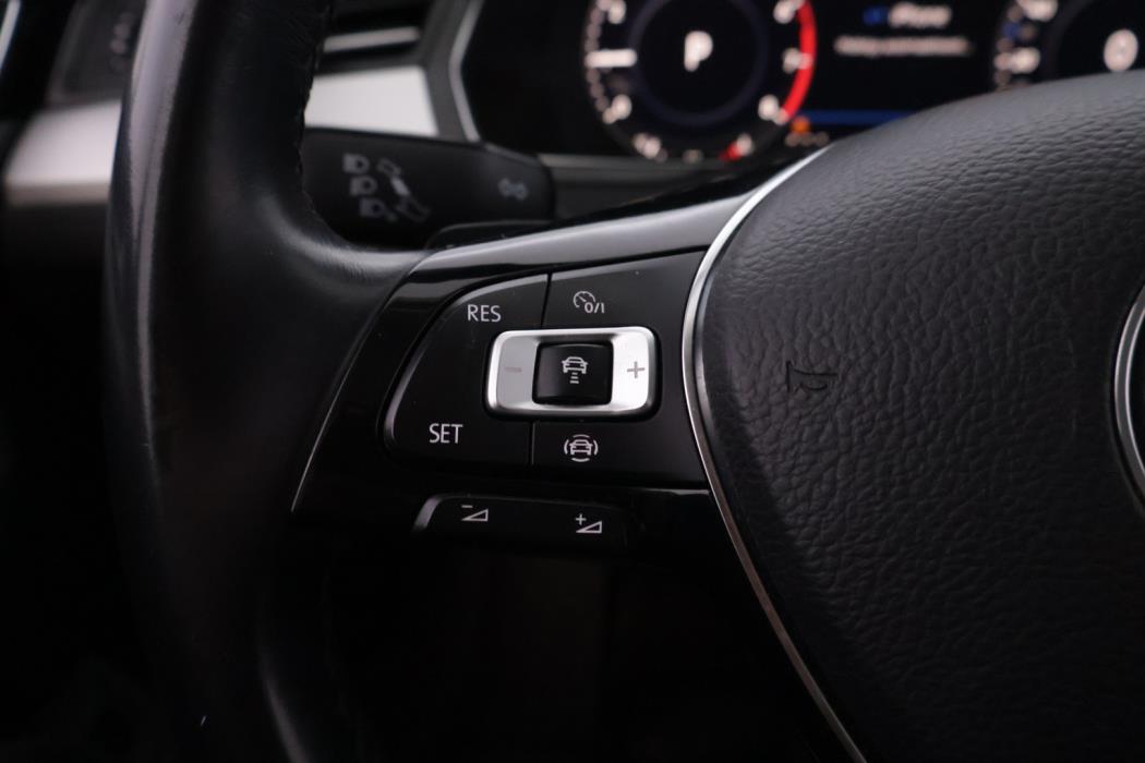 VOLKSWAGEN Passat 2019