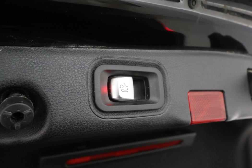 MERCEDES-BENZ E 2022