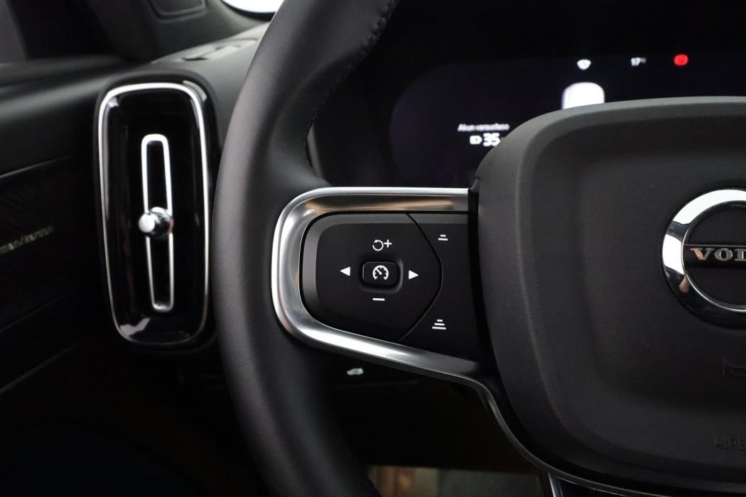 VOLVO C40 2023