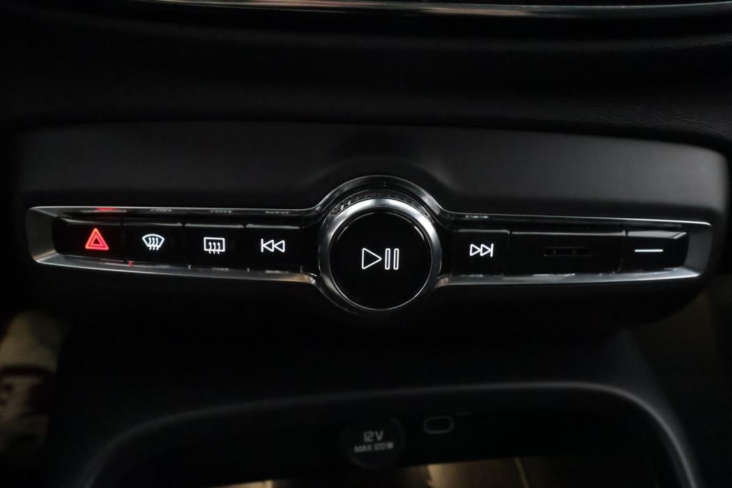 VOLVO C40 2023