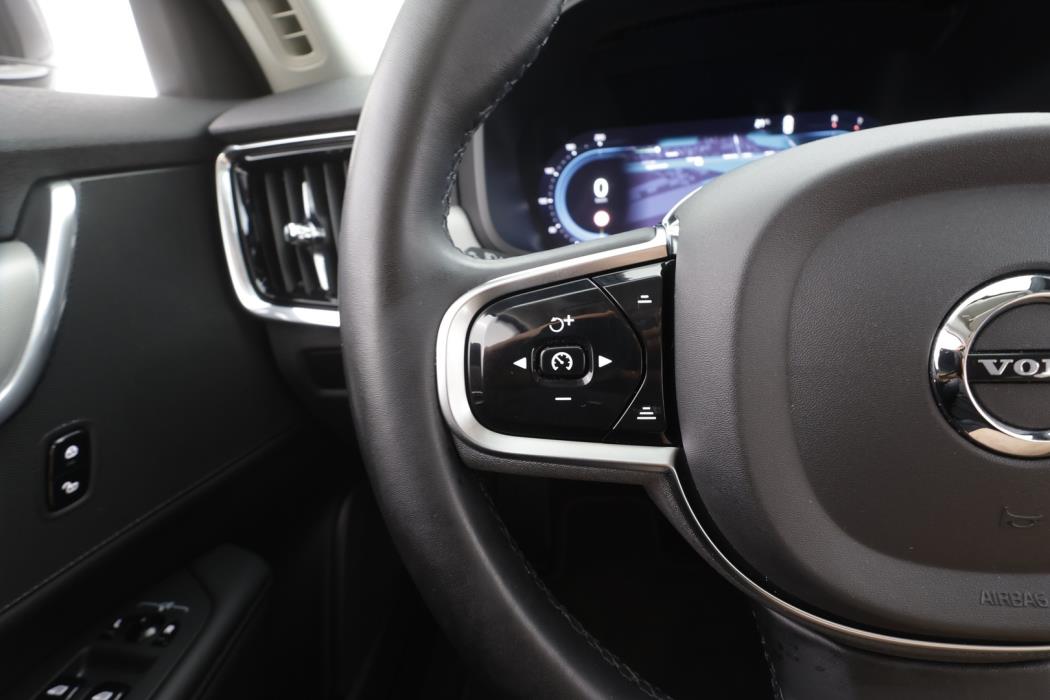 VOLVO V90 2023