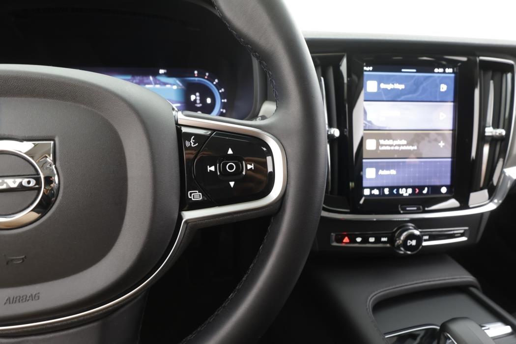 VOLVO V90 2023