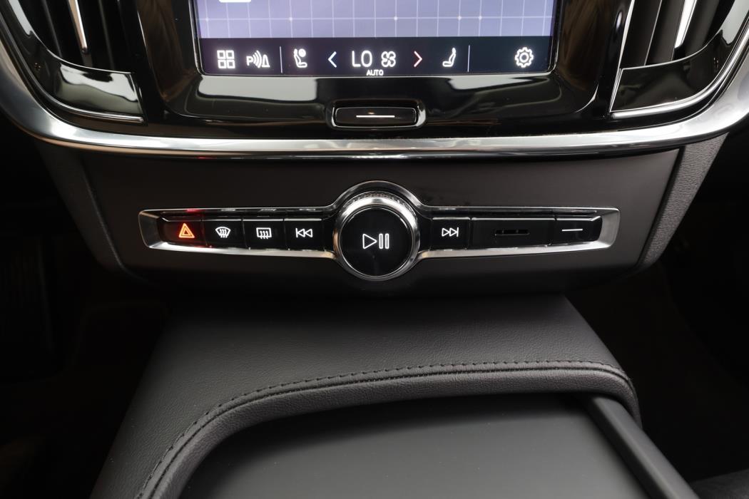 VOLVO V90 2023