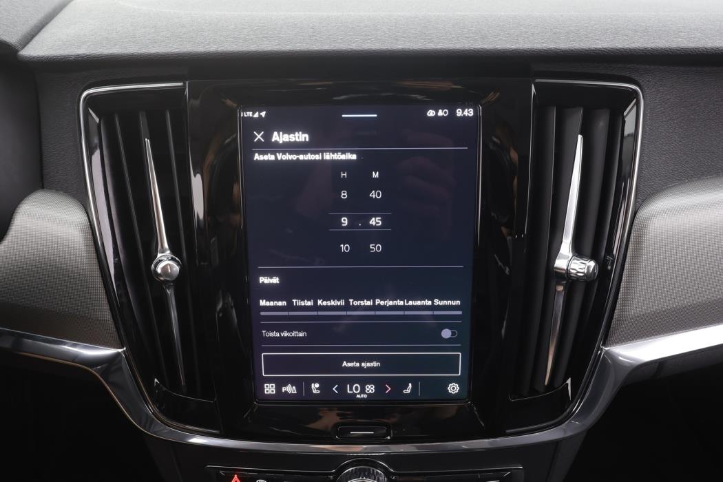 VOLVO V90 2023
