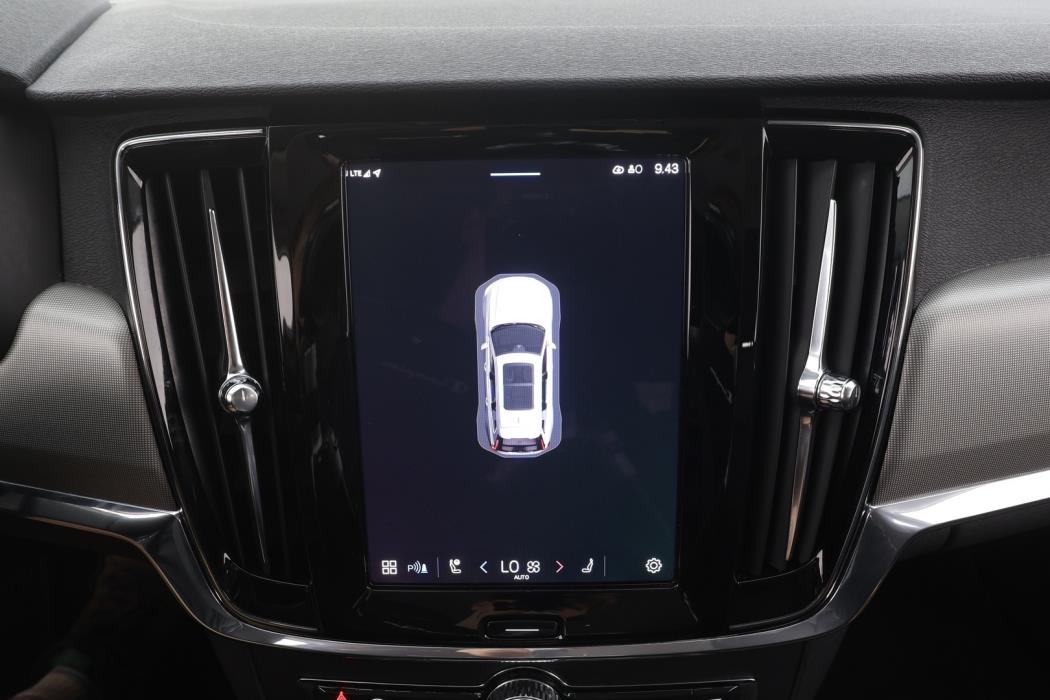 VOLVO V90 2023