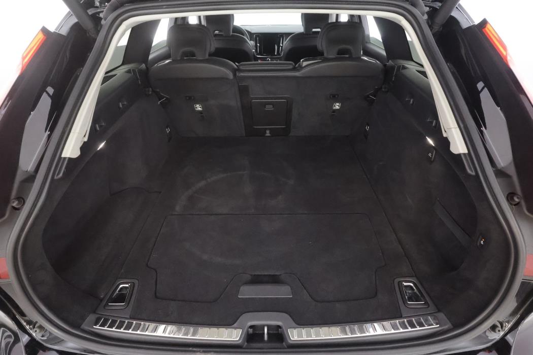 VOLVO V90 2023