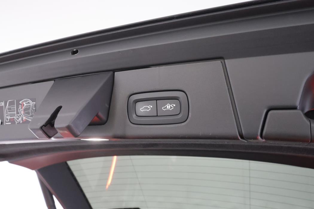 VOLVO V90 2023
