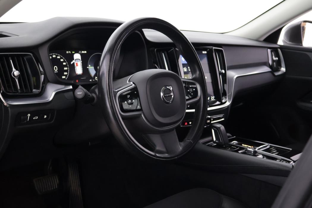 VOLVO V60 2020