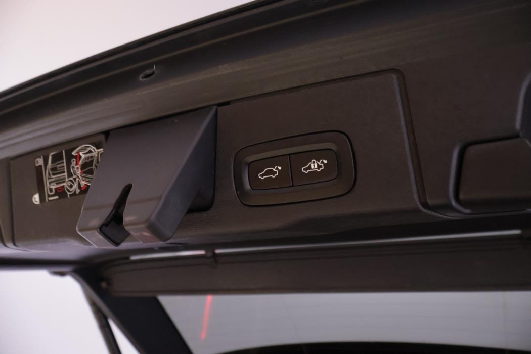 VOLVO XC60 2021