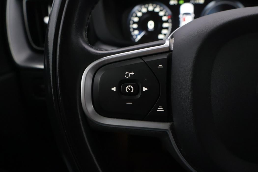 VOLVO XC60 2021