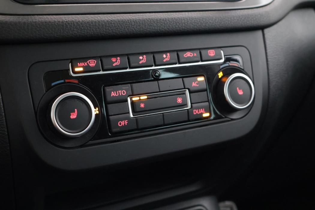 VOLKSWAGEN Tiguan 2011