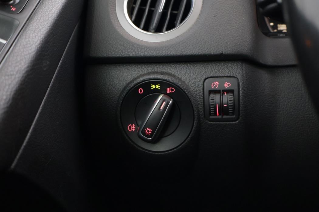 VOLKSWAGEN Tiguan 2011