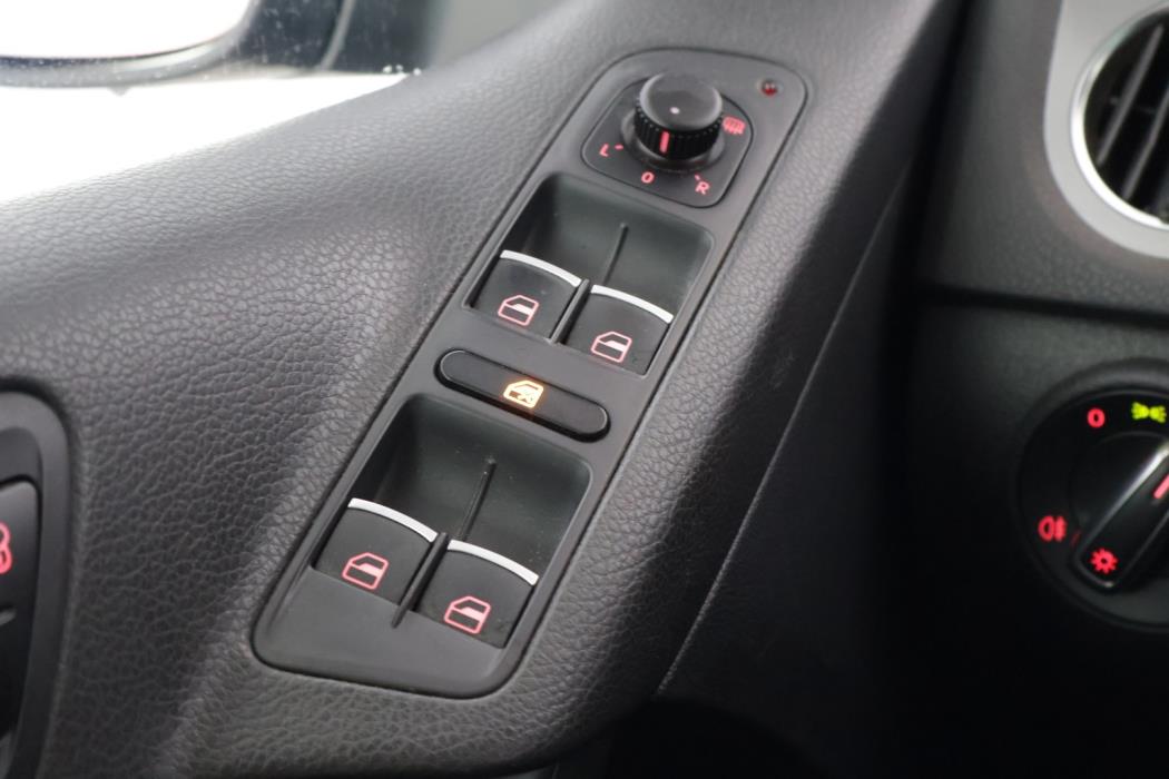 VOLKSWAGEN Tiguan 2011