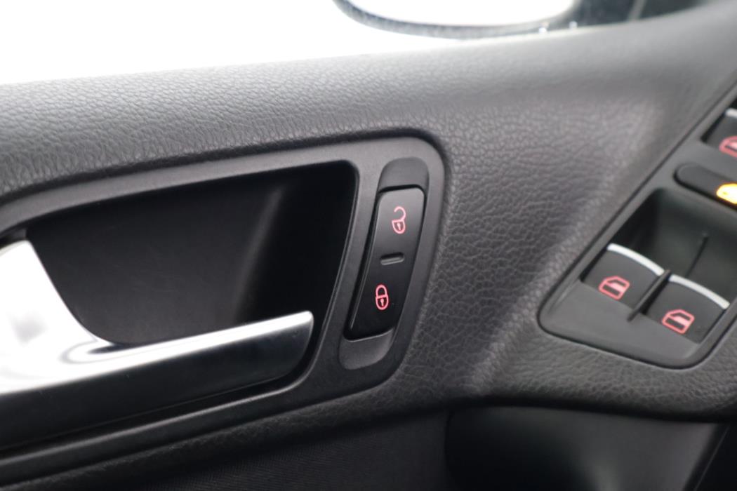 VOLKSWAGEN Tiguan 2011