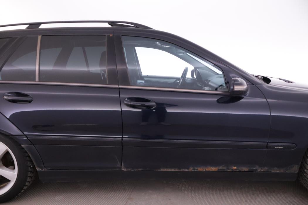 MERCEDES-BENZ C 2005
