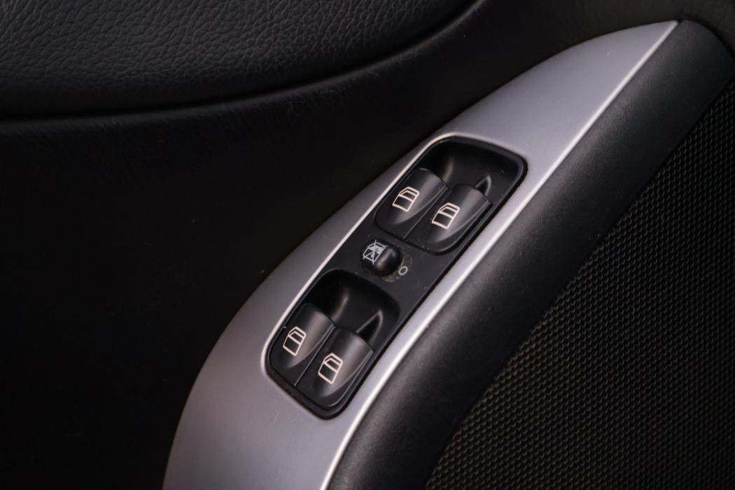 MERCEDES-BENZ C 2005