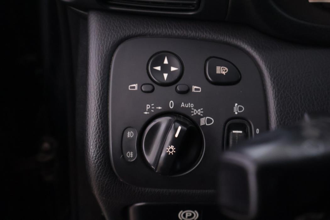 MERCEDES-BENZ C 2005